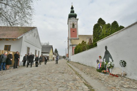 A Rác utcában kivégzett ártatlan fehérváriakra emlékeztek